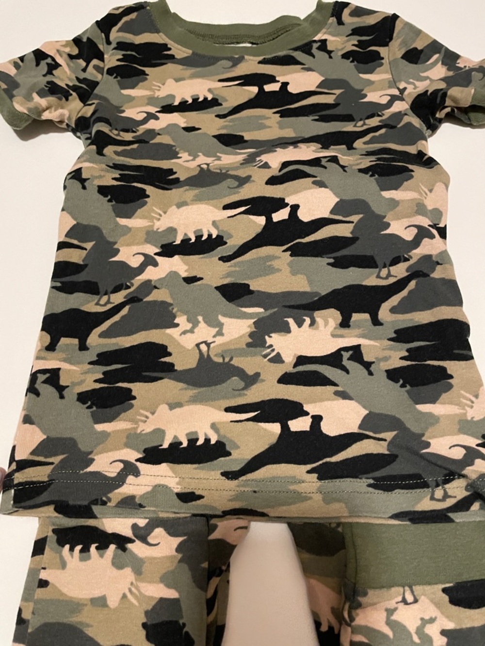 Old Navy Toddler Boy Size 6T Camouflage Dino Short Sleeve & Pant Pajama Set - Picture 2 of 6
